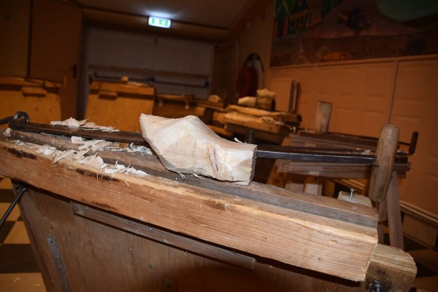 Volendam: 2-Hour Clogmaking Workshop and Cheese Tour - Value check: is $91 worth it for 2 hours?