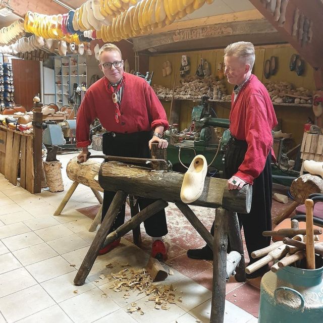 Volendam: 2-Hour Clogmaking Workshop and Cheese Tour - The human factor: guides, explanations, and when it feels rushed