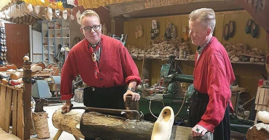 Volendam: 2-Hour Clogmaking Workshop and Cheese Tour - Practical tips so you leave with something you like