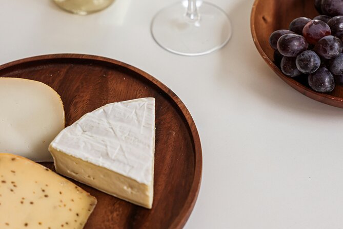 Wine & Cheese in Montmartre: A True Taste of France 6-ppl Max - Sacré-Cœur on your schedule: self-guided finish with big views