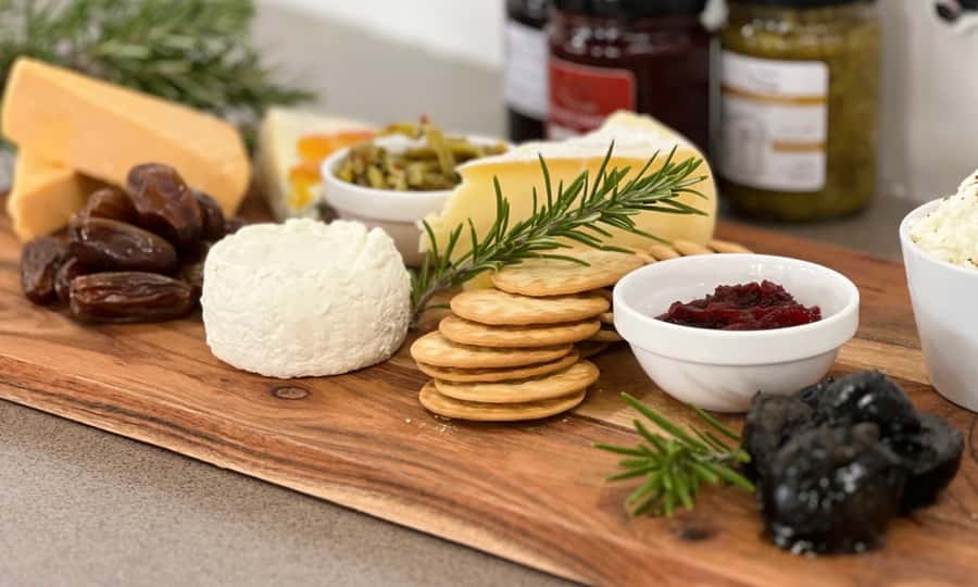 Yarra Valley Full Day Grazing Tour: Gin, Wine, Pizza, Cheese - Healesville’s one-hour break: the best time to reset