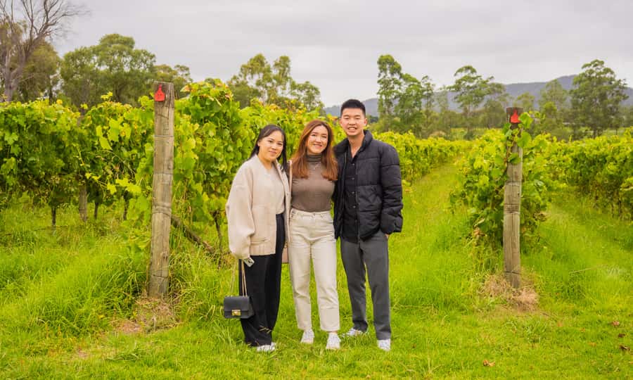 Yarra Valley Full Day Grazing Tour: Gin, Wine, Pizza, Cheese - Guides, groups, and the small moments that make it feel human