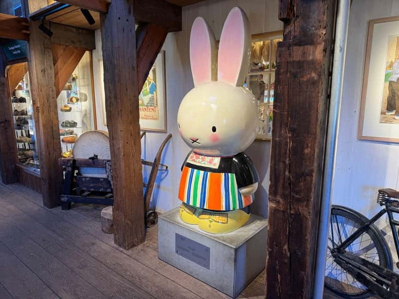 Zaanse Schans & Volendam Private Tour: Windmills and Cheese - Volendam: swap windmills for fisherman-village atmosphere