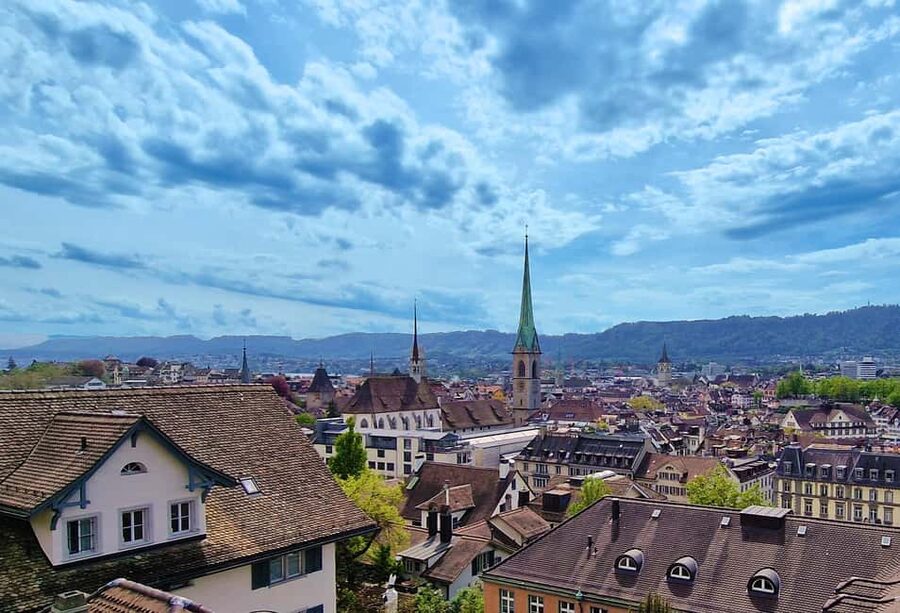 Zurich Open-top Tour and Chocolate and Cheese Countryside - Getting Oriented: Starting at Zurich Central and Riding Open-Top