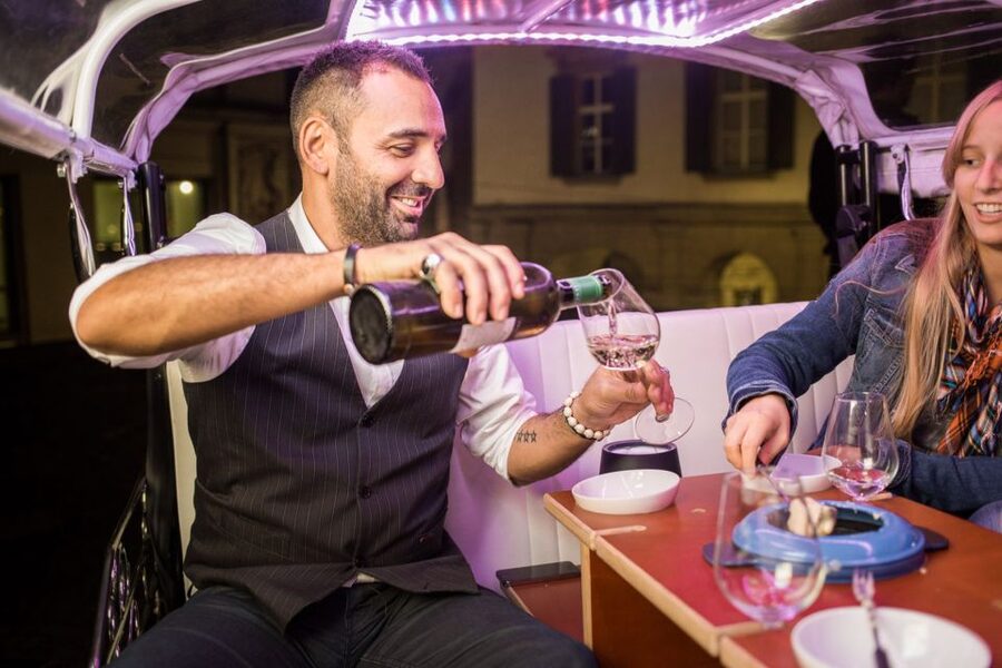Zurich: Swiss Cheese Fondue and Wine e-Tuk-Tuk Tour - Fondue Valaisanne on-board: what you’ll actually eat
